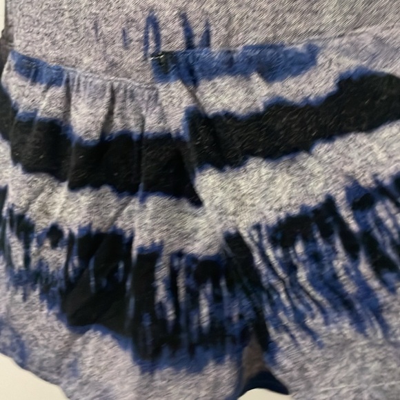 Simply Vera Wang Ruffle Top Gray Blue Print Size S - Picture 6 of 6